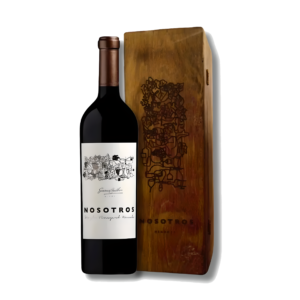 Nosotros Single Vineyard Nómade Malbec 2019 1,5L com Caixa de Madeira Susana Balbo Vinho da Argentina