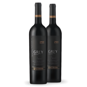 Pack Vinho Grey Syrah Chile, 96 pontos do guia Descorchados. 100% do vinho é envelhecido em barricas de carvalho francês por 18 meses, seguido por mais 8 meses em garrafa.